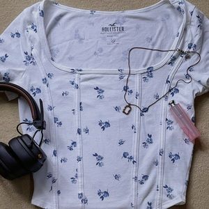 Hollister flower prints t-shirt
